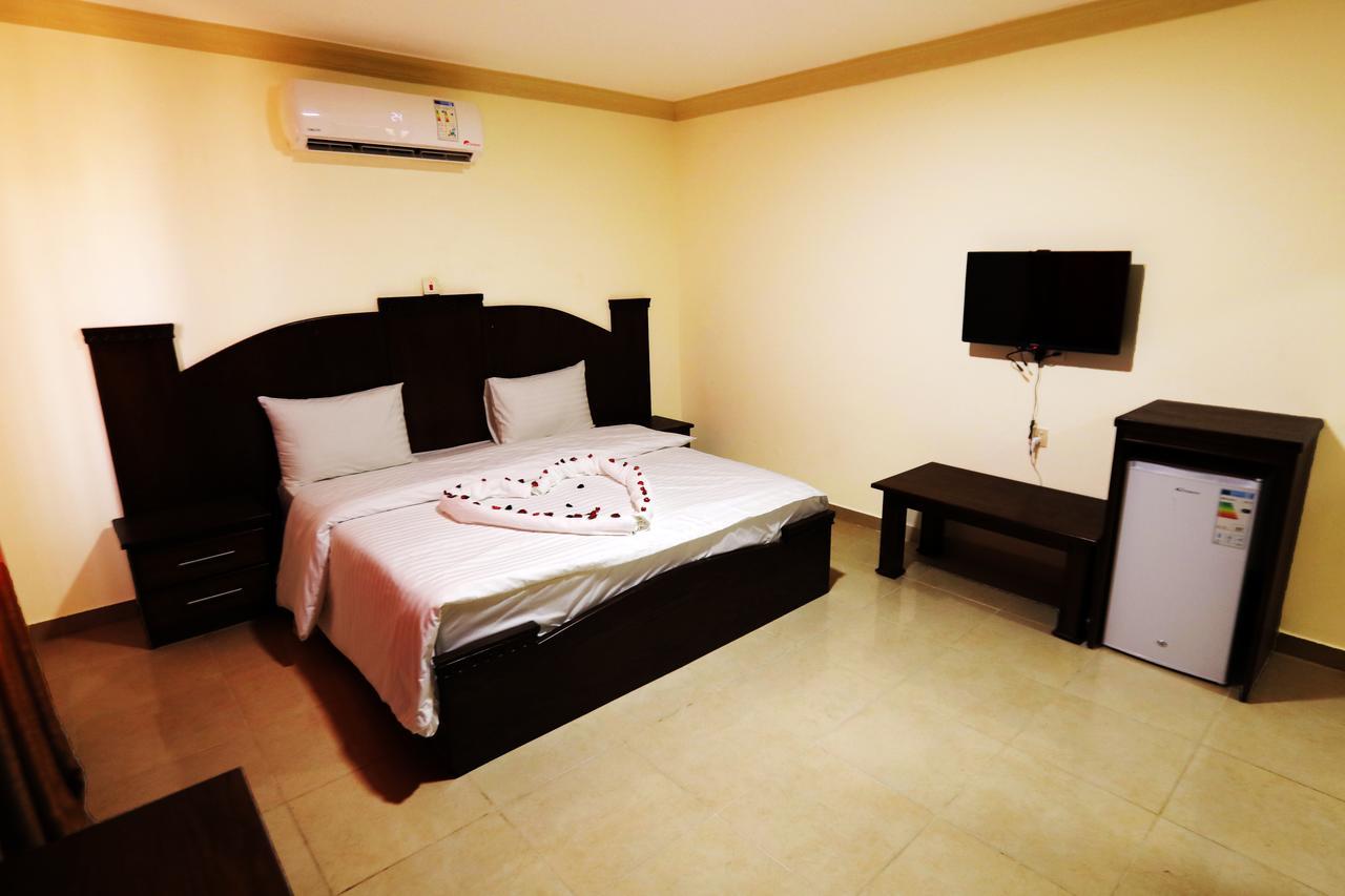 Jordan Flower Hotel Aqaba Esterno foto